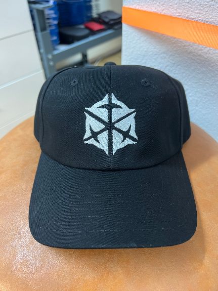 Geborduurde snapback cap